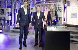 Olaf Scholz a ouvert le centre de recyclage de batteries de Mercedes
