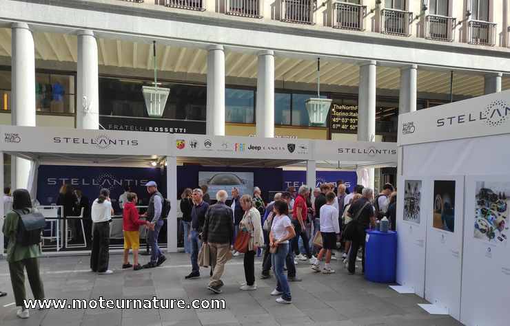 stand Stellantis au salon de Turin