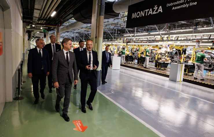 officialisation par le premier ministre slovène, Robert Golob, de la production future de la nouvelle Renault Twingo électrique