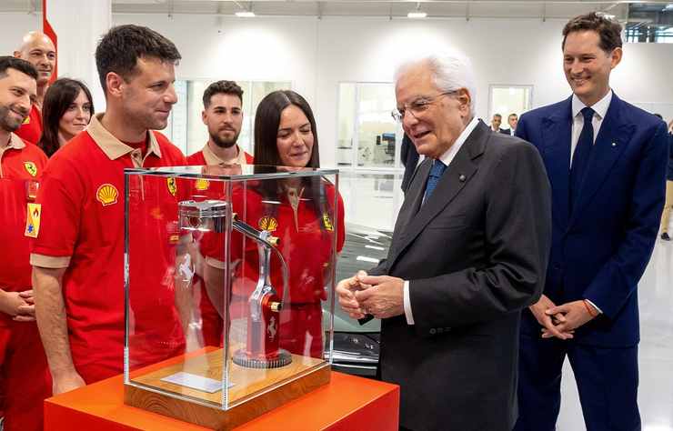 Sergio Mattarella et John Elkann à l'inauguration de la nouvelle usine Ferrari