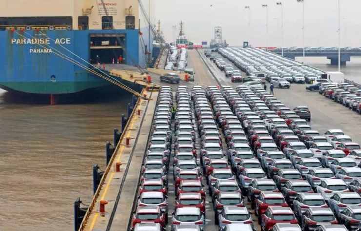 voitures chinoises en attente d'exportation
