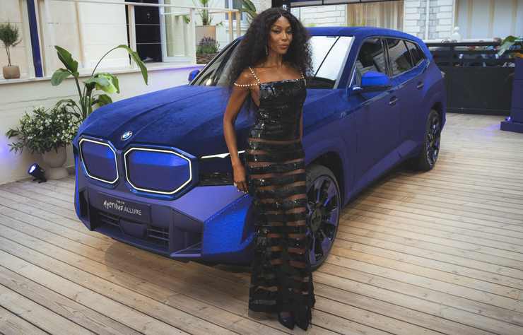 Naomi Campbell présente le BMW XM Mystique Allure