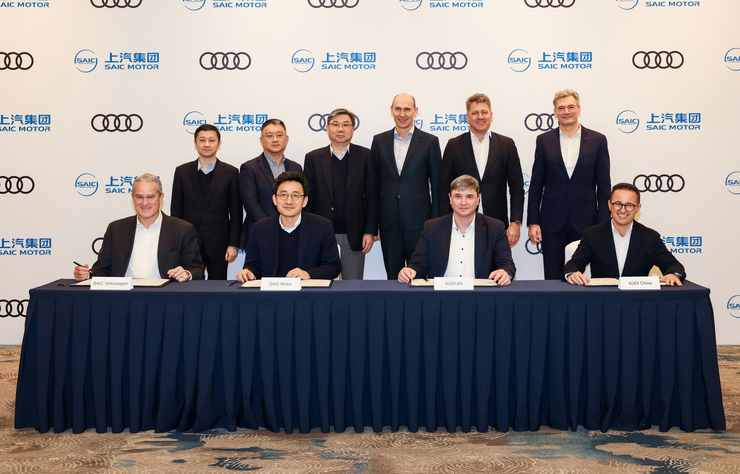 les dirigeants d'Audi et de SAIC signent leur collaboration