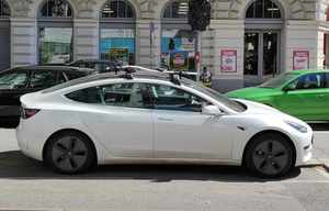 La Tesla Model 3 nettement devant la Zoé en France