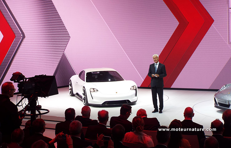 Matthias Muller présente le concept initial de la Porsche électrique