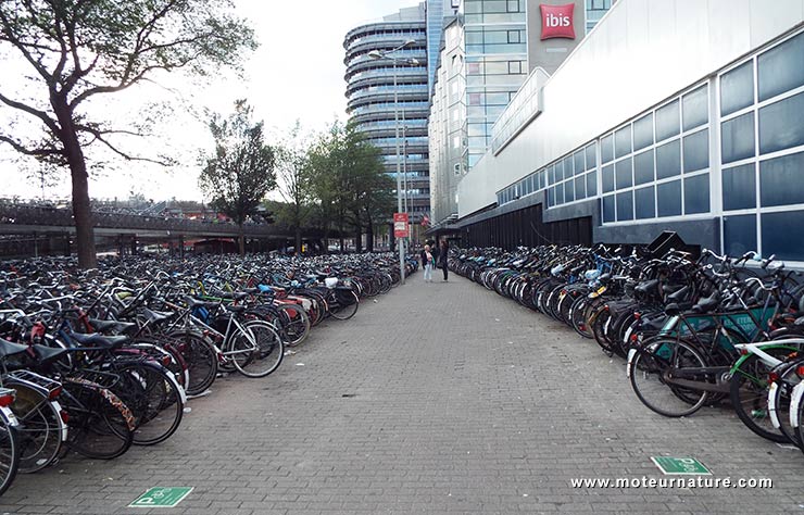 Parking à vélos à Amsterdam