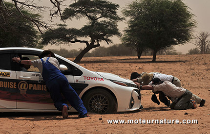 Prius rechargeable au Sahara