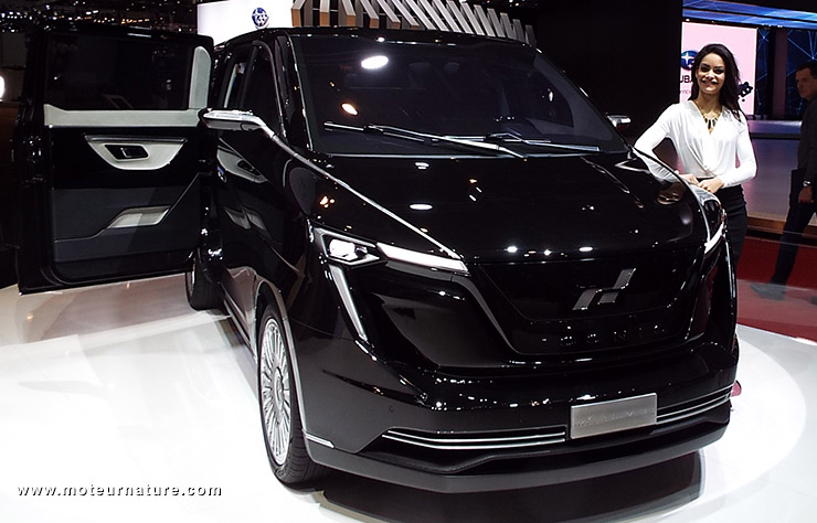 W Motors Minivan