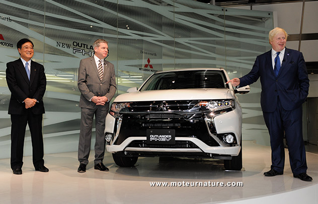 Boris Johnson et le Mitsubishi Outlander PHEV