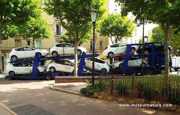 8 Nissan Leaf sur un camion