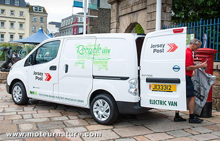 Utilitaire électrique Nissan e-NV200 de la poste de Jersey