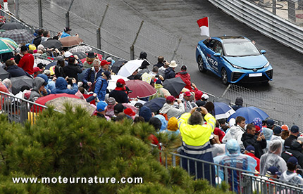 Albert de Monaco et la Princesse Charlene en Toyota Mirai