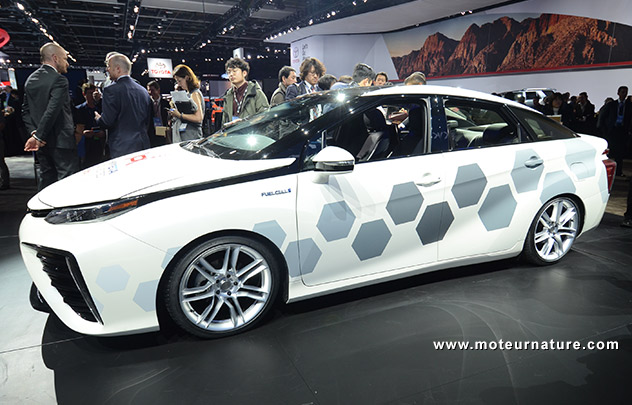 Toyota Mirai avec antenne stallite de Kymeta