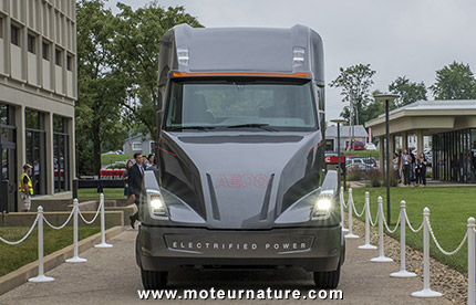 Camion électrique AEOS moteur Cummins