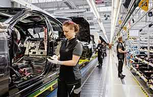 Mercedes se prépare à produire entre 300 et 500 000 électriques par an en 2025