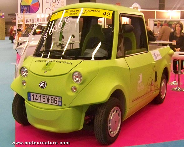 Voiture électrique au salon Buy&care