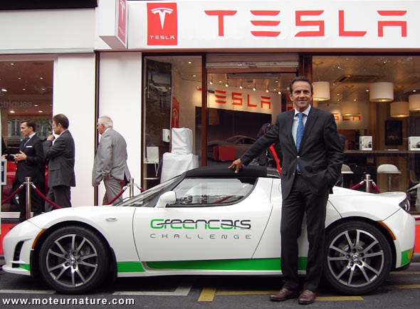 Erik Comas et le roadster Tesla