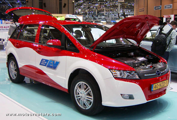 BYD E6