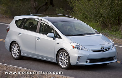 Toyota Prius v