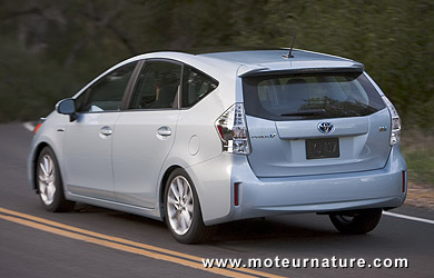 Toyota Prius v